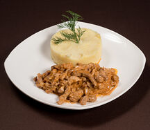 Бефстроганов с пюре