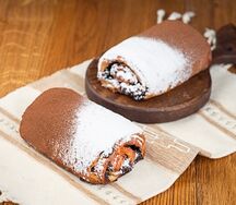 Рулет с шоколадом и цукатами