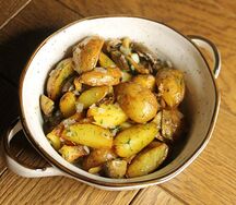 Мини-картофель жаренный с грибами