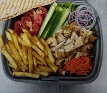 Шаверма мексиканская на тарелке