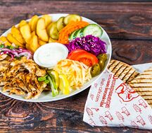 Шаверма арабская на тарелке