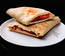 Закрытая пицца с говядиной 