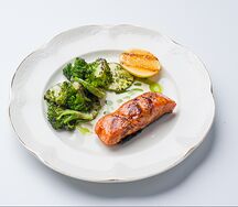 Лосось с овощами