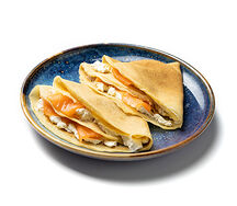 Блины с лососем и творожным сыром