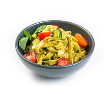 Паста с соусом песто и томатами