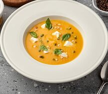 Крем-суп из тыквы с рикоттой, базиликовым маслом и кедровыми орешками
