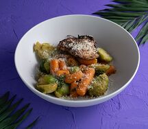 Куриное филе в бальзамическом соусе с овощами
