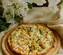 Пицца с курицей и брокколи