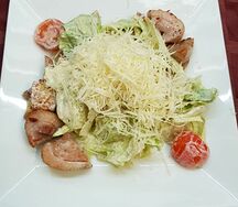 Салат Цезарь с курицей