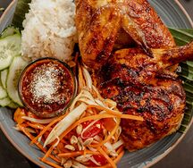 Poulet grillé avec frite ou attiéké