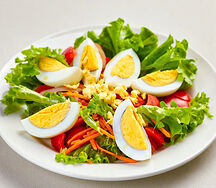 Salade de crudités aux œufs