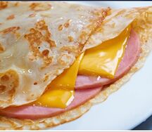 Crêpe salée saucisson fromage