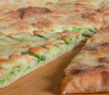 Пирог с курицей, шпинатом, сыром