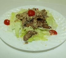 Салат теплый с куриной печенью