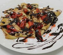 Блинчики с клубникой и шоколадом