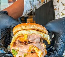 Burger Crunchy Double, Frites, Boisson