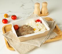 Говяжья котлета с рисом рататуй