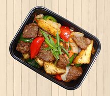 Тофу жареный с мясом и овощами