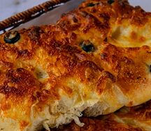 Ачма с оливками и брынзой