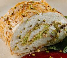 Меренговый рулет с фисташкой