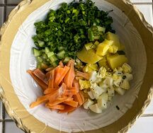 Окрошка с лососем на мацони