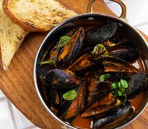 Мидии в томатном соусе