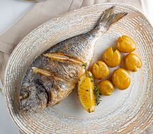 Дорада на гриле с картофелем