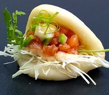 Бао с лососем мисо