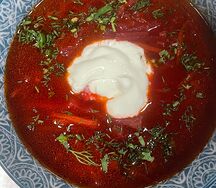 Борщ с говядиной и сметаной