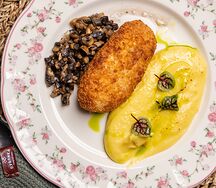 Куриная котлета с ароматным маслом 