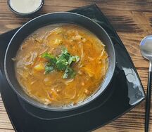 Борщ с копчёной свининой на вишнёвой щепе