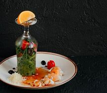 Салат с рукколой и креветками