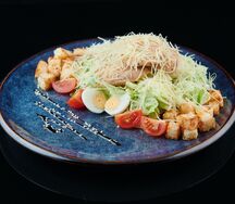 Салат Цезарь с курицей