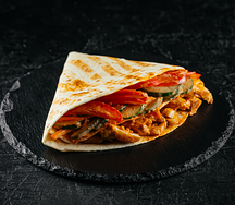 Тортилья с курицей и копченой паприкой