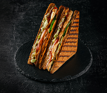 Сэндвич с омлетом и сыром