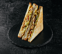 Сэндвич с курицей и горчичным соусом