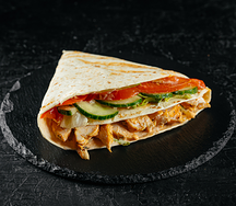 Тортилья с курицей и том ям