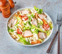 Салат Цезарь с курицей