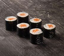 Ролл с лососем