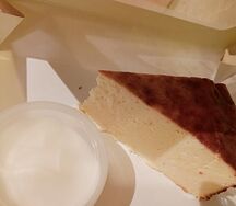 Запеканка творожная с клубничным джемом