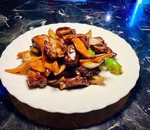 B4 Тушёные свиные ребрышки