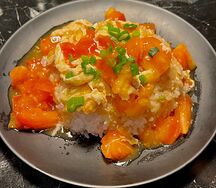 Рис с яйцом и томатами