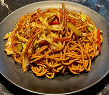 Жареная лапша в остром соусе