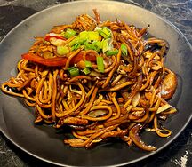 C7c Жареная лапша со свининой