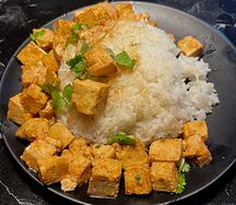 Рис с тушёным тофу неострый