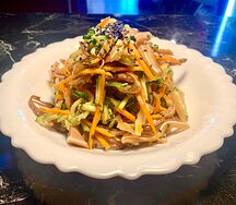 Салат со свиными ушками