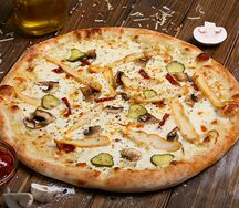 Пицца с курицей и грибами