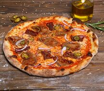 Фирменная острая пицца с халапеньо