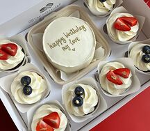 Набор бенто-торт и 8 капкейков