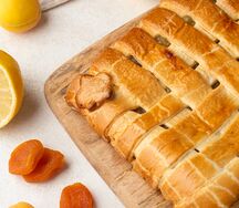 Пирог сдобный с курагой и лимоном